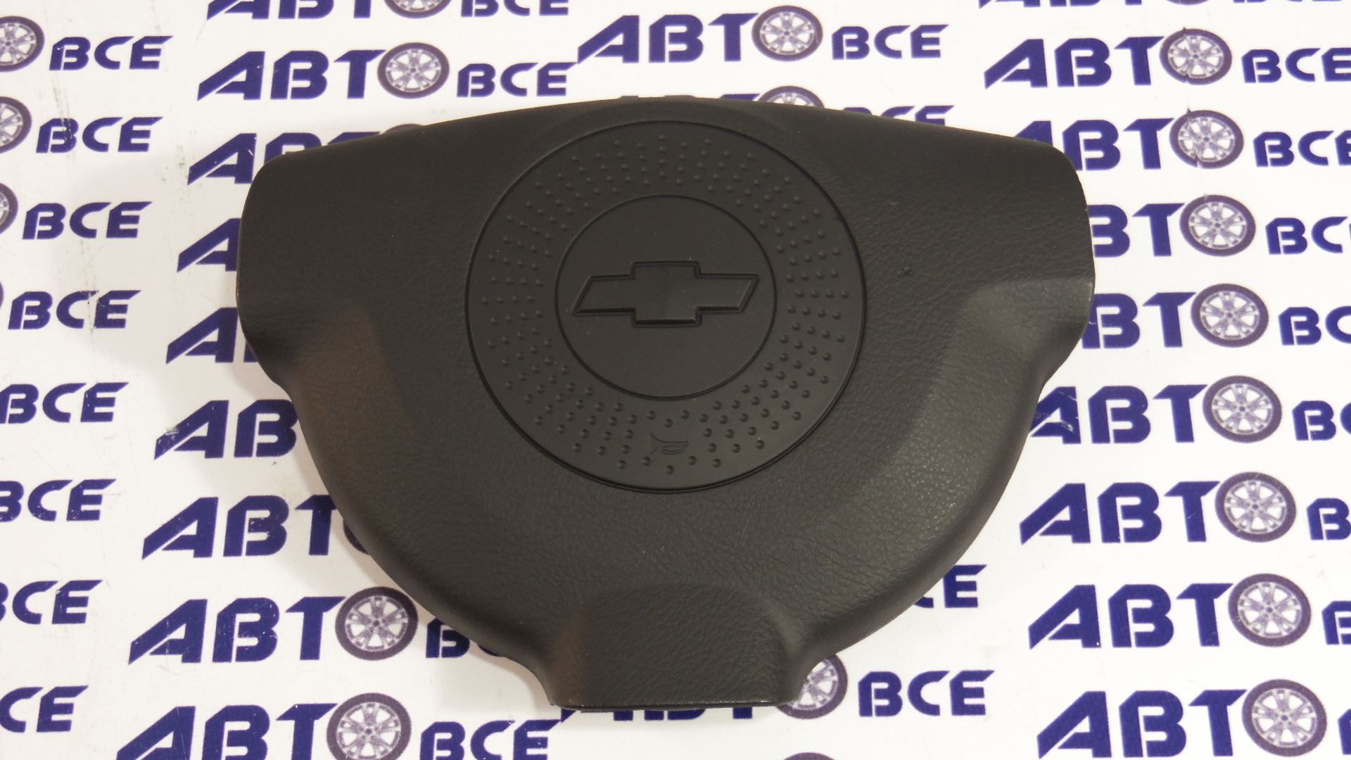 Крышка руля - кнопка сигнала - заглушка муляж Airbag (в руль) Aveo (на 3-х спицах. вместо airbag) GM